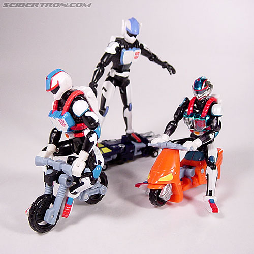 Transformers Armada High Wire Wheelie Toy Gallery Image 14 of 36