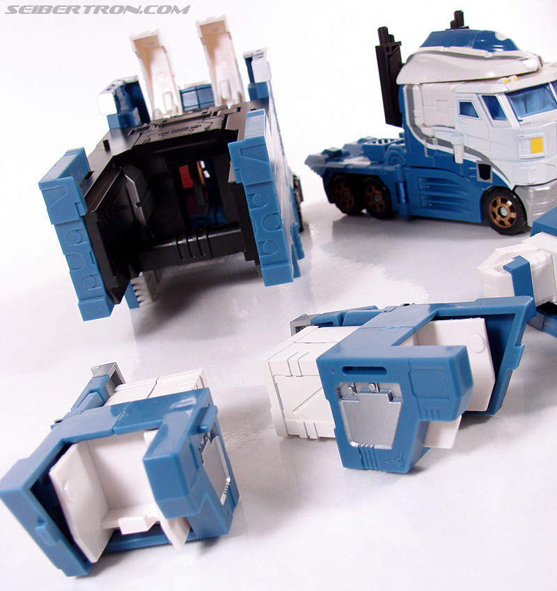 Transformers 3rd Party Products TFX-01 City Commander (Ultra Magnus) (Image #94 of 269)