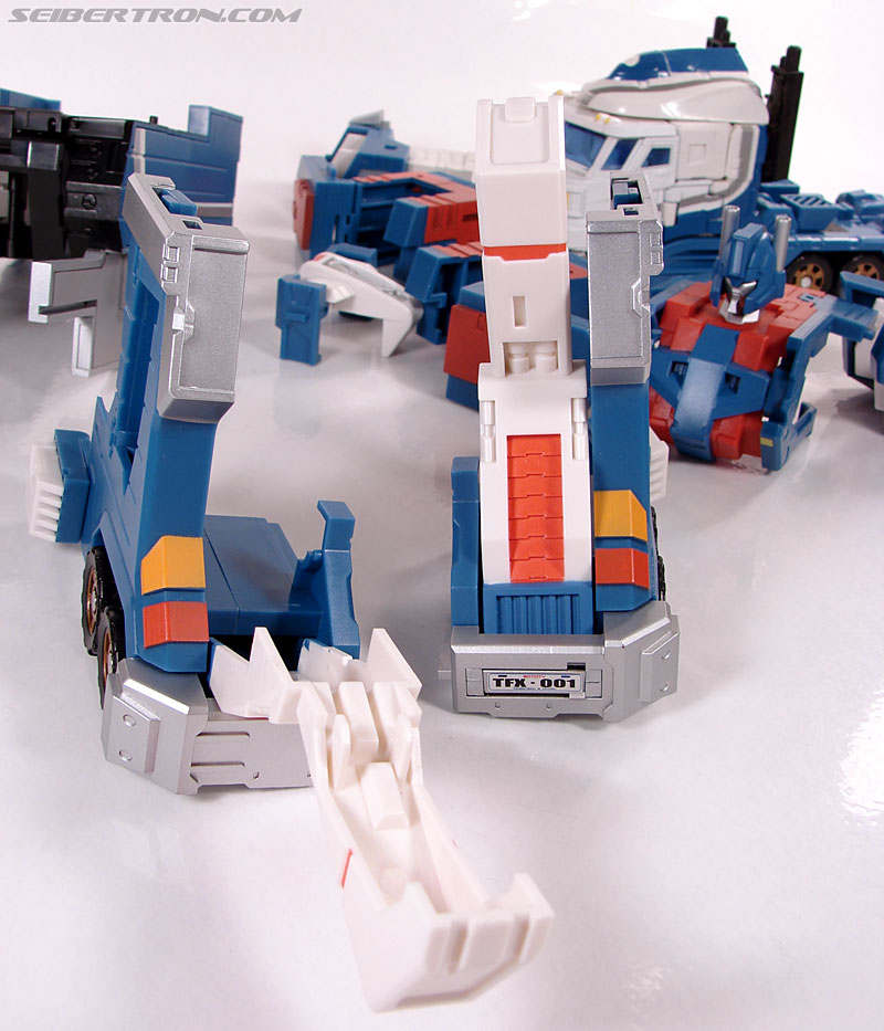 Transformers 3rd Party Products TFX-01 City Commander (Ultra Magnus) (Image #110 of 269)