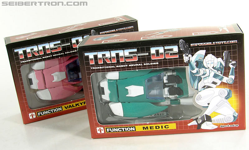 Transformers 3rd Party Products TRNS-02 Medic (Paradron Medic) (Image #1 of 122)