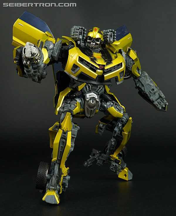 TRANSFORMERS Ultimate BUMBLEBEE 12 electronic car figure BIGGEST & BEST!