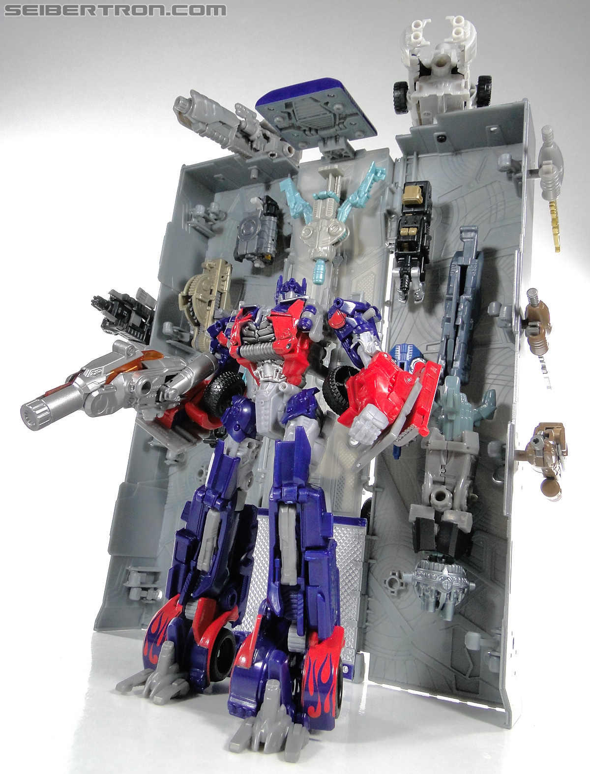 Transformers Dark of the Moon Optimus Prime with Mechtech Trailer (Image #242 of 248)