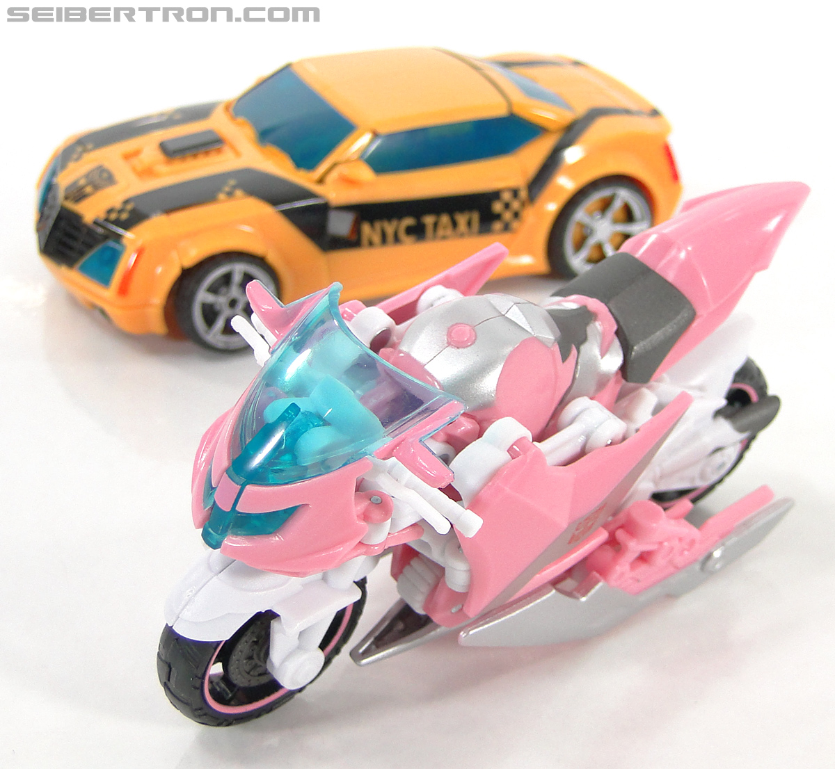 Transformers Prime: First Edition Arcee (NYCC) (Image #15 of 127)