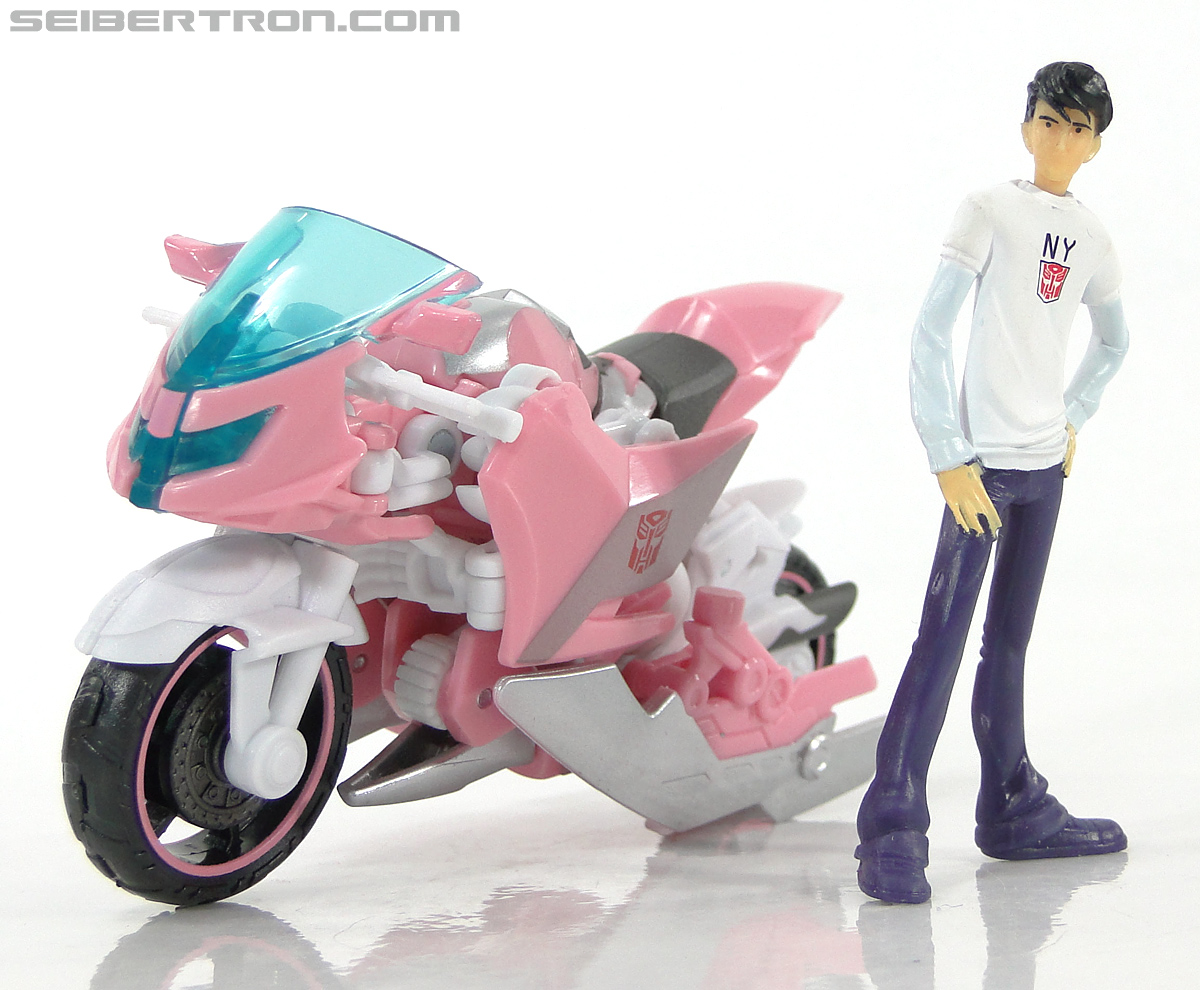 Transformers Prime: First Edition Arcee (NYCC) (Image #17 of 127)