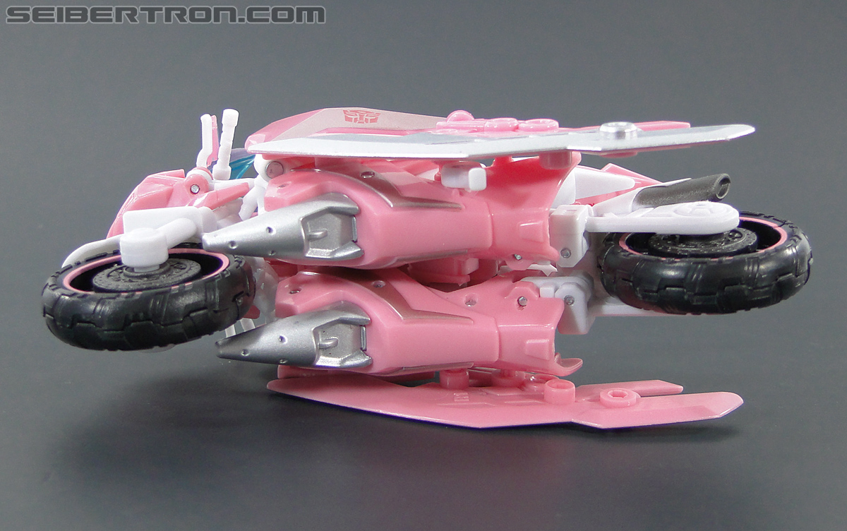 Transformers Prime: First Edition Arcee (NYCC) (Image #31 of 127)