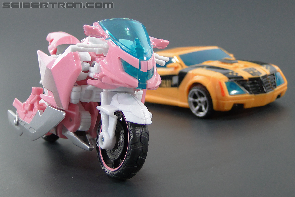 Transformers Prime: First Edition Arcee (NYCC) (Image #33 of 127)