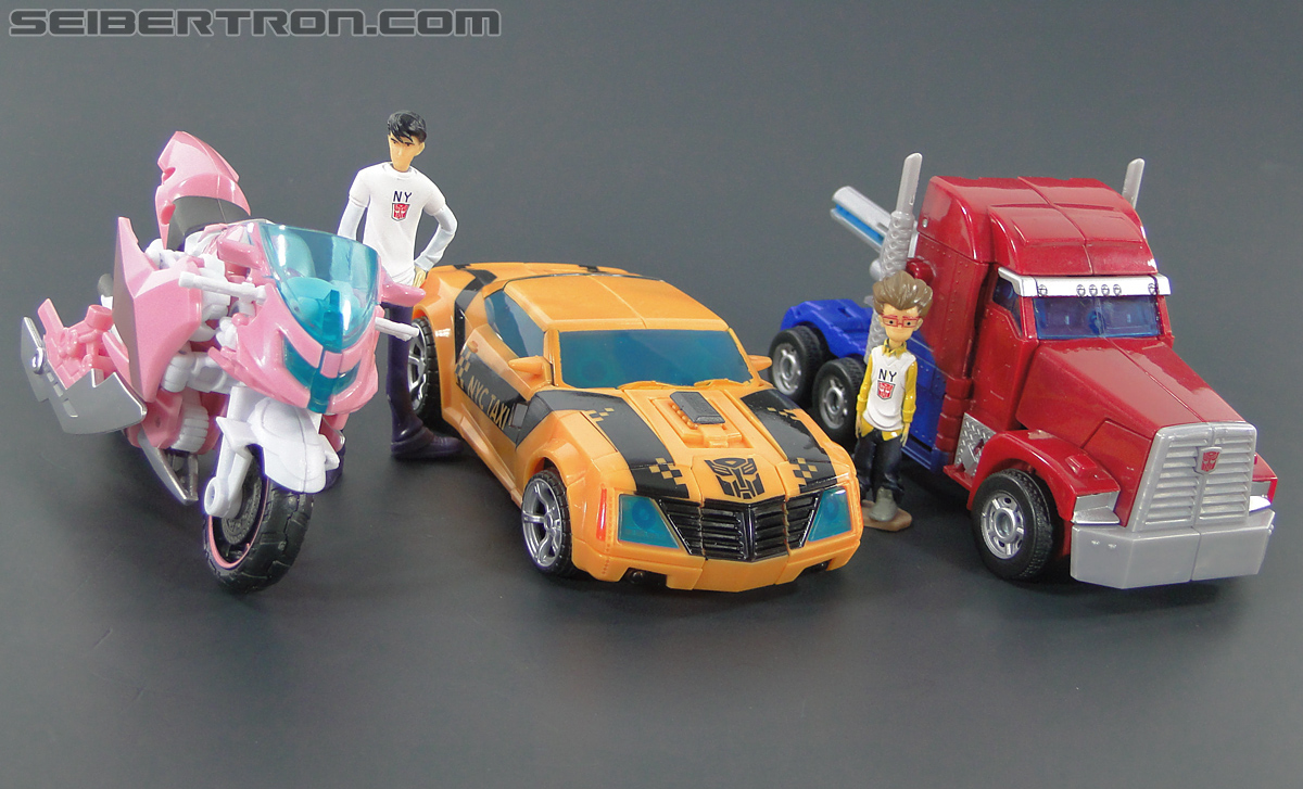 Transformers Prime: First Edition Arcee (NYCC) (Image #45 of 127)