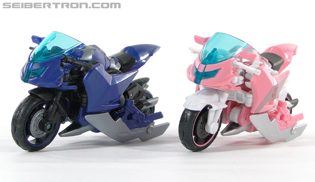 Transformers Prime: First Edition Arcee (NYCC) (Image #53 of 127)