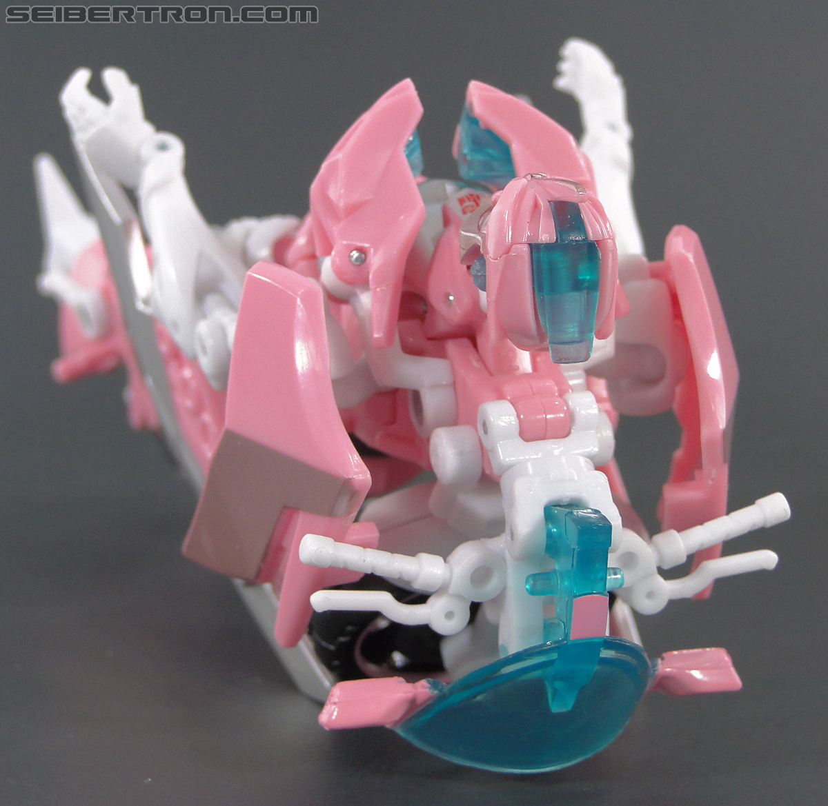 Transformers Prime: First Edition Arcee (NYCC) (Image #74 of 127)
