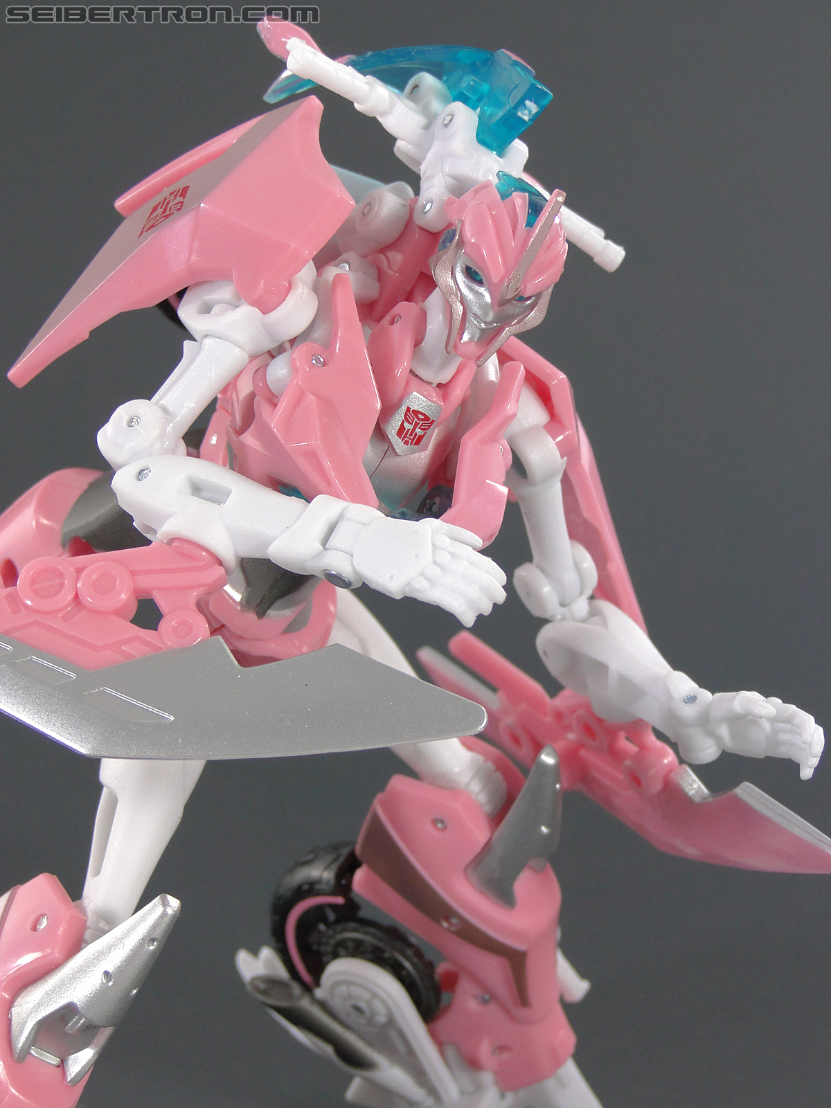 Transformers Prime: First Edition Arcee (NYCC) (Image #89 of 127)