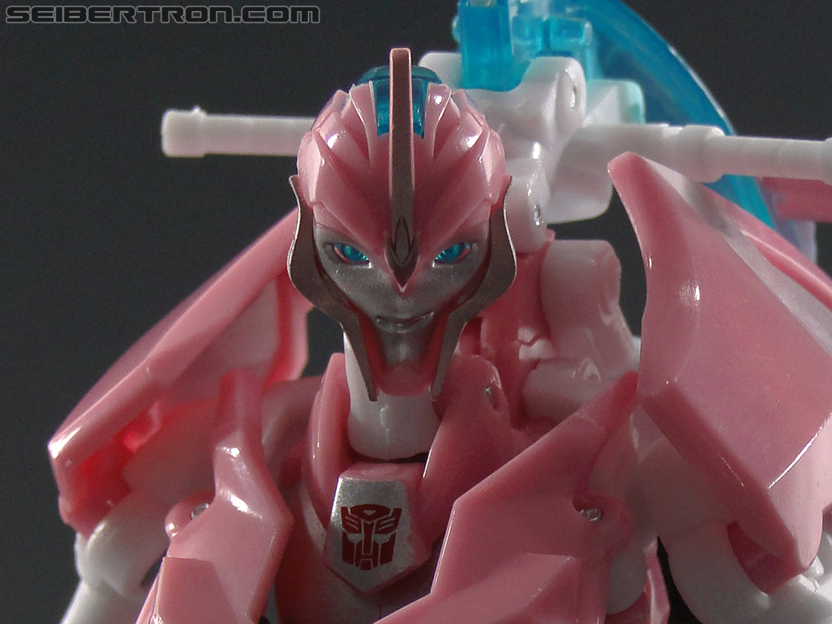 Transformers Prime: First Edition Arcee (NYCC) (Image #100 of 127)