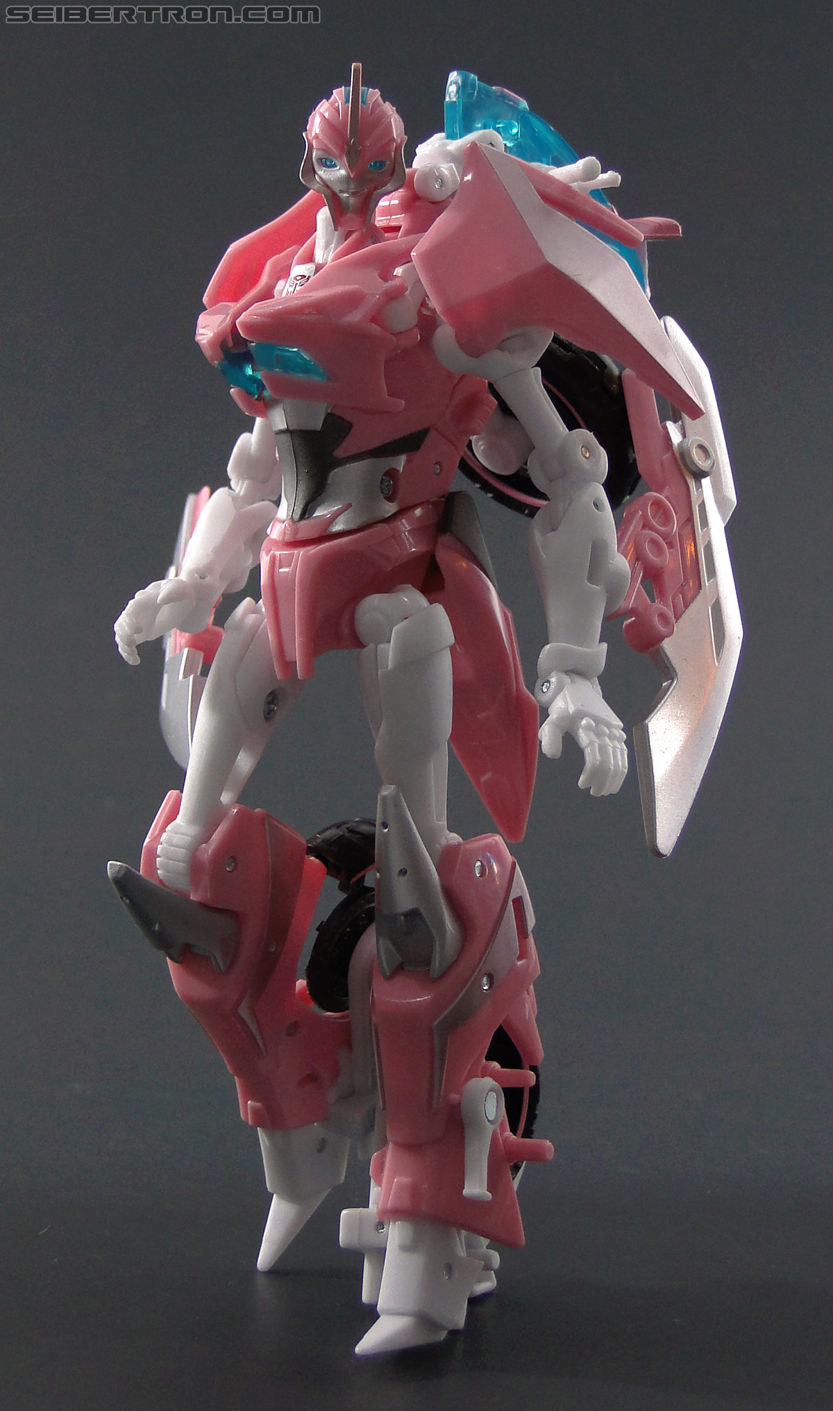 Transformers Prime: First Edition Arcee (NYCC) (Image #105 of 127)