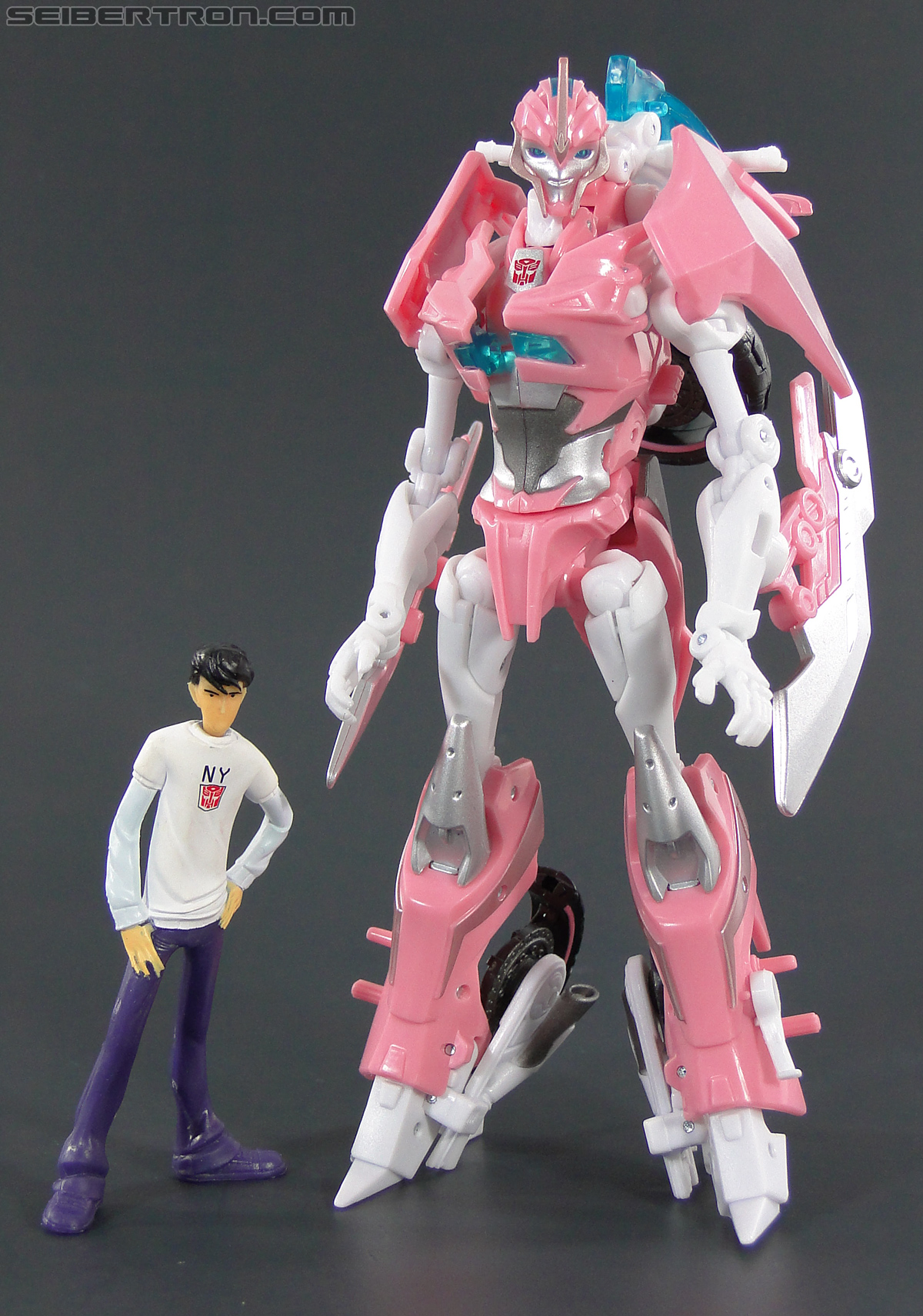 Transformers Prime: First Edition Arcee (NYCC) (Image #109 of 127)