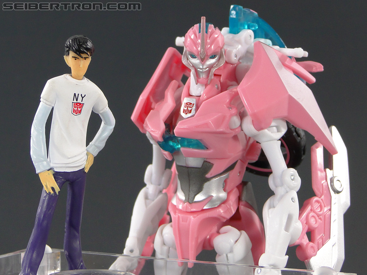 Transformers Prime: First Edition Arcee (NYCC) (Image #110 of 127)