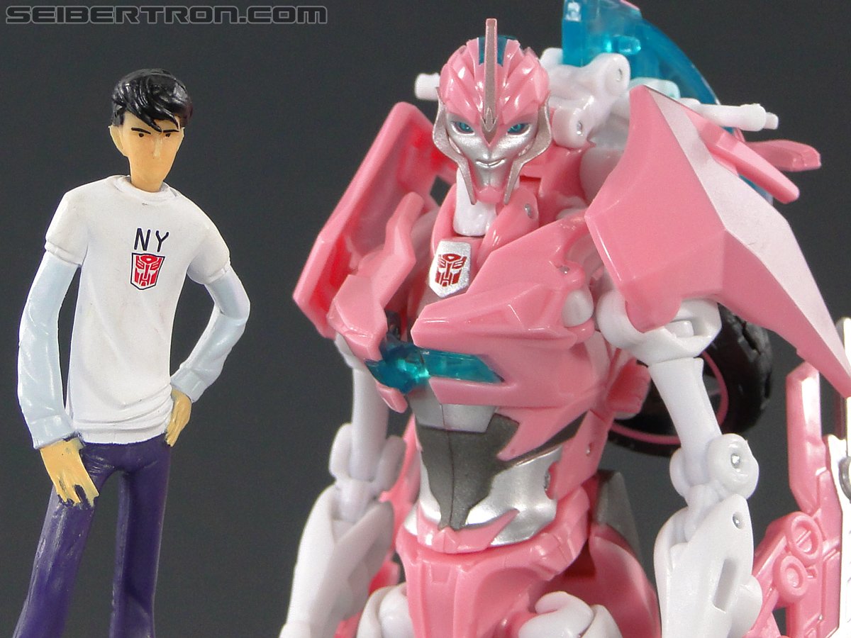 Transformers Prime: First Edition Arcee (NYCC) (Image #111 of 127)