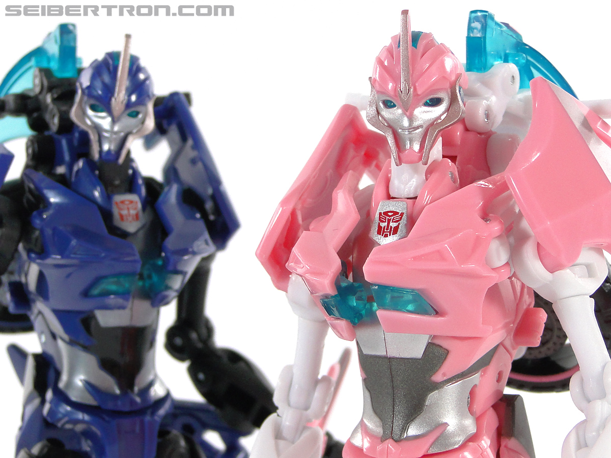 Transformers Prime: First Edition Arcee (NYCC) (Image #121 of 127)