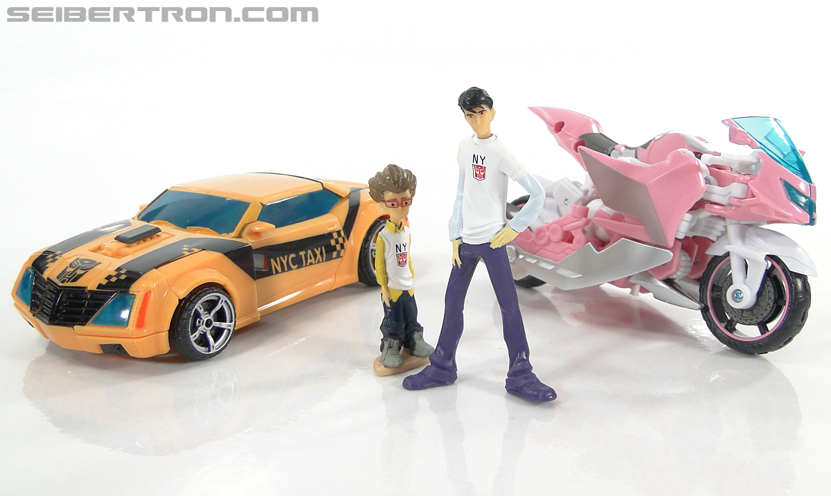 Transformers Prime: First Edition Bumblebee (NYCC) (Image #66 of 185)