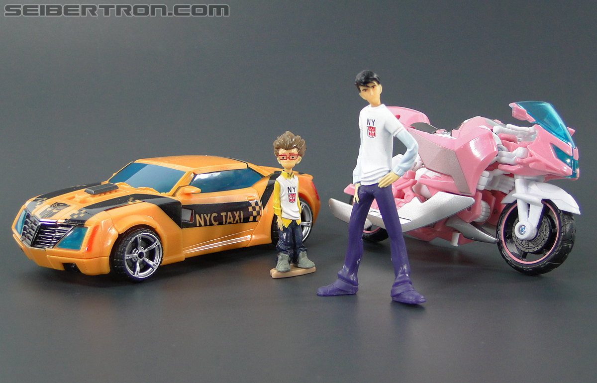 Transformers Prime: First Edition Bumblebee (NYCC) (Image #100 of 185)