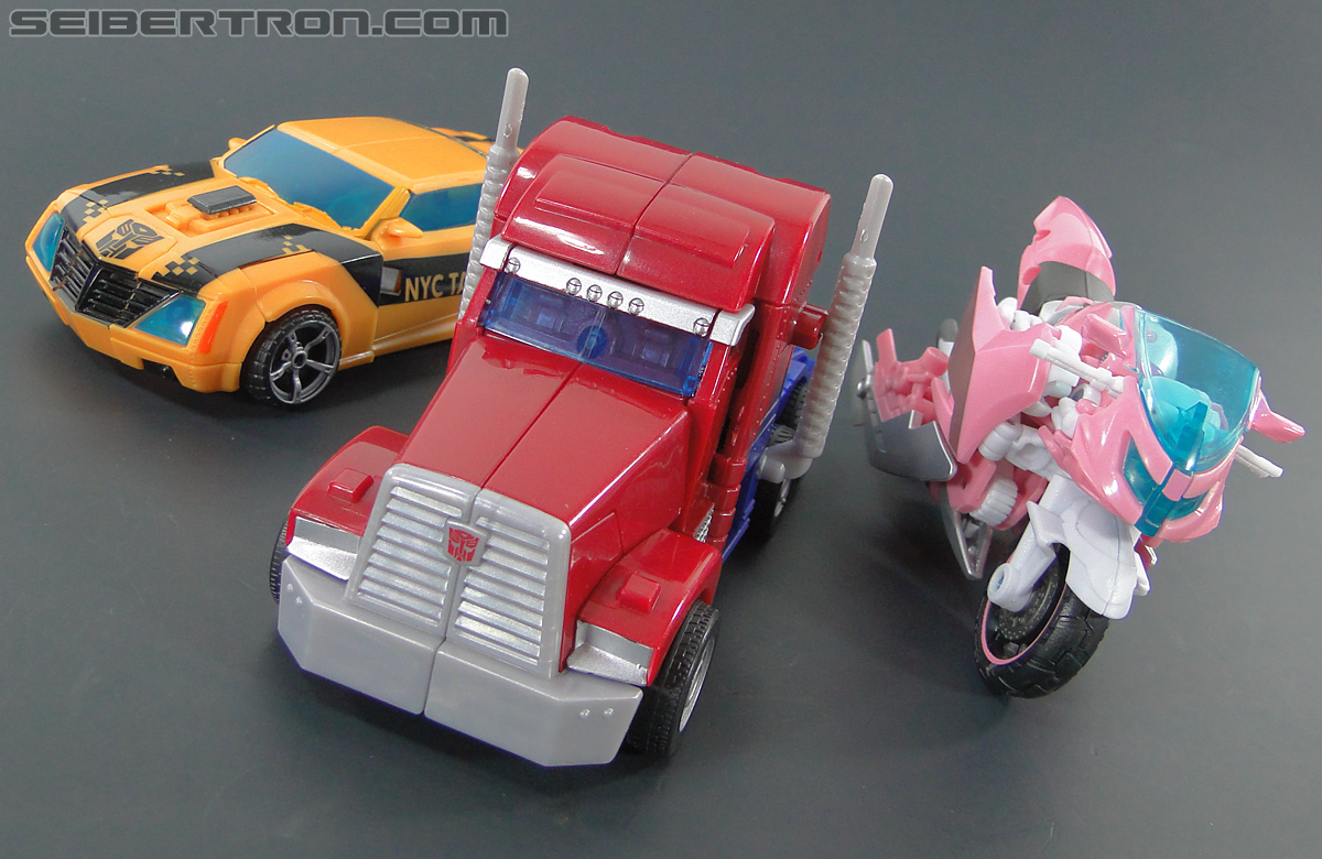 Transformers Prime: First Edition Bumblebee (NYCC) (Image #104 of 185)