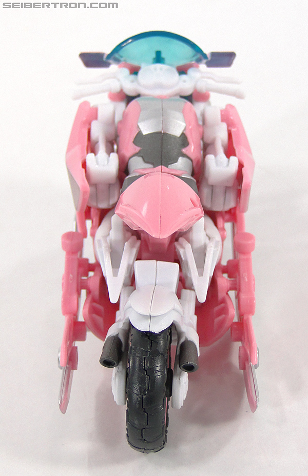 Transformers Prime: First Edition Arcee (NYCC) (Image #6 of 127)
