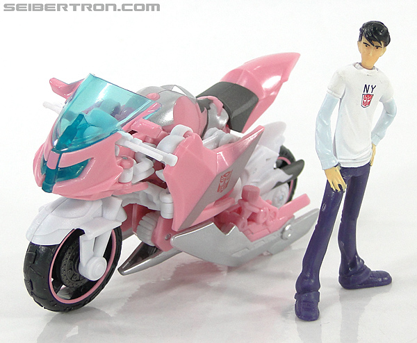 Transformers Prime: First Edition Arcee (NYCC) (Image #16 of 127)