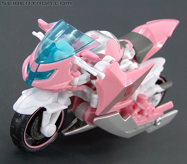 Transformers Prime: First Edition Arcee (NYCC) (Image #30 of 127)