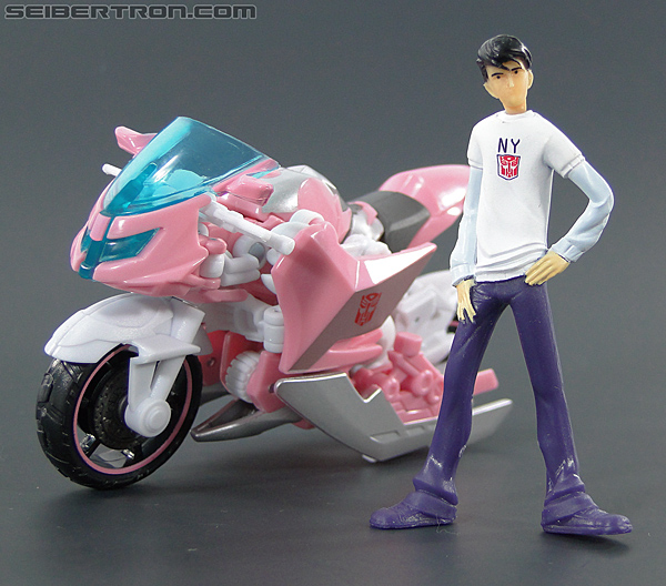 Transformers Prime: First Edition Arcee (NYCC) (Image #37 of 127)