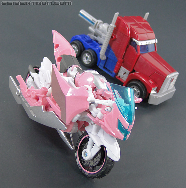 Transformers Prime: First Edition Arcee (NYCC) (Image #43 of 127)