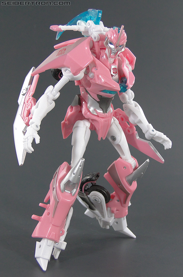 Transformers Prime: First Edition Arcee (NYCC) (Image #79 of 127)