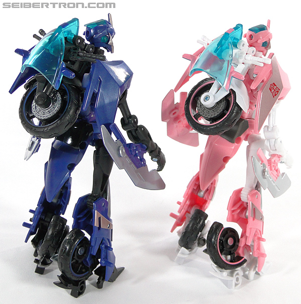 Transformers Prime: First Edition Arcee (NYCC) (Image #123 of 127)