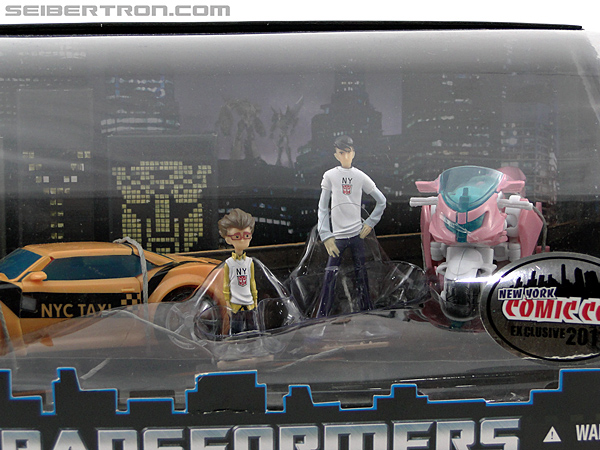 Transformers Prime: First Edition Bumblebee (NYCC) (Image #2 of 185)