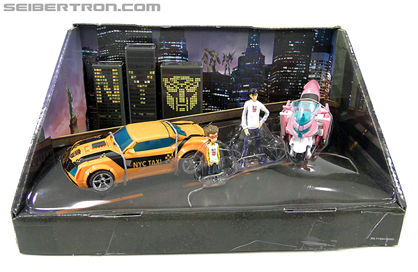 Transformers Prime: First Edition Bumblebee (NYCC) (Image #38 of 185)