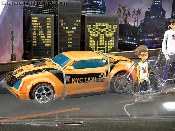 Transformers Prime: First Edition Bumblebee (NYCC) (Image #39 of 185)