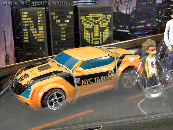 Transformers Prime: First Edition Bumblebee (NYCC) (Image #40 of 185)