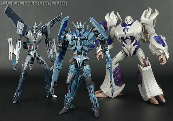 Vault Review: Transformers Prime Soundwave (Robots in Disguise