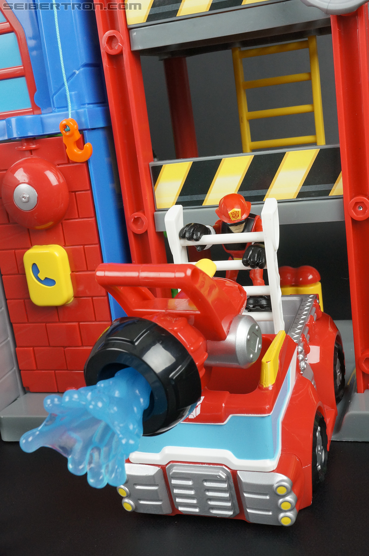 Transformers Rescue Bots Heatwave the Fire-Bot (Fire Station Prime) (Image #55 of 64)