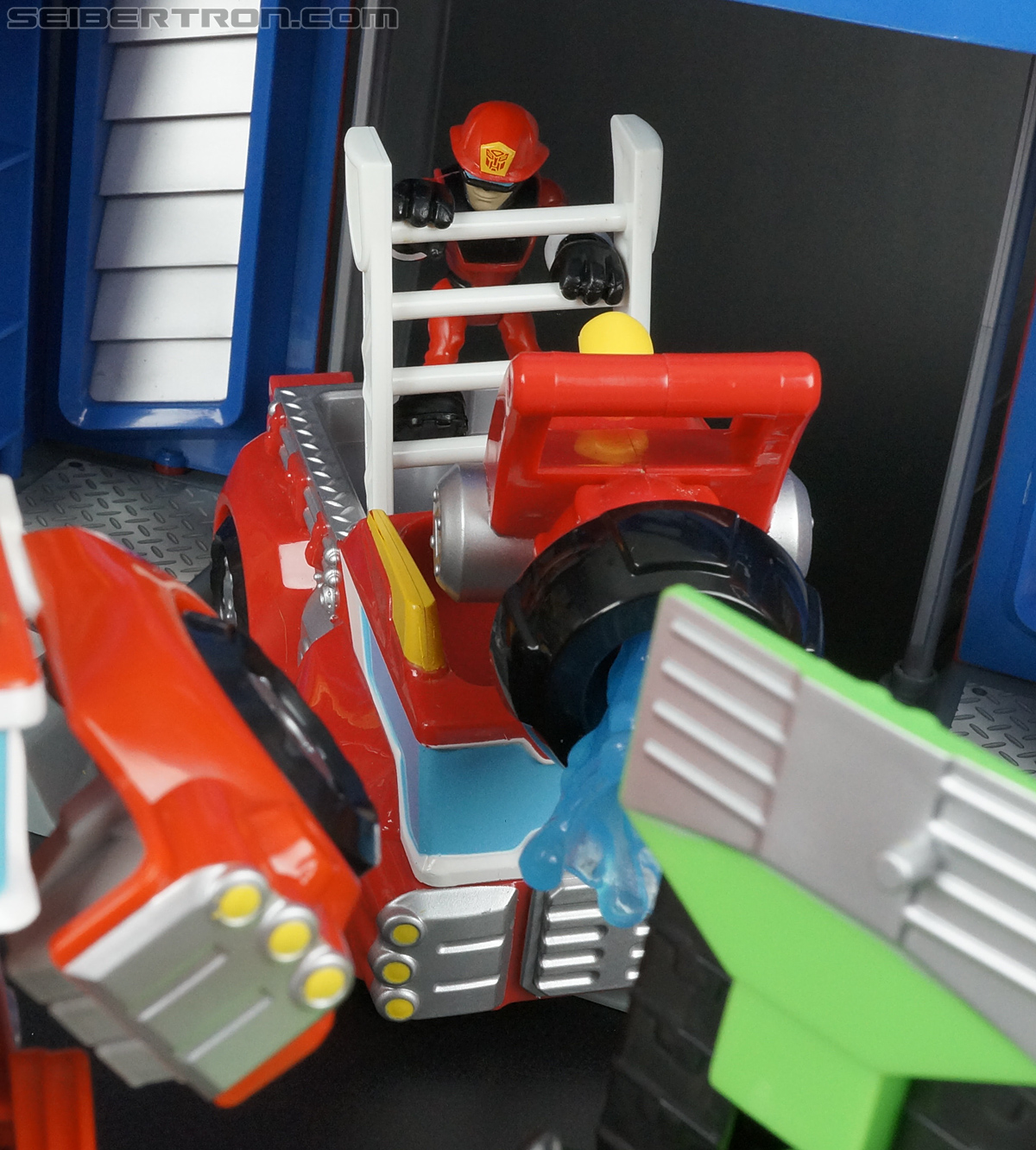 Transformers Rescue Bots Heatwave the Fire-Bot (Fire Station Prime) (Image #56 of 64)