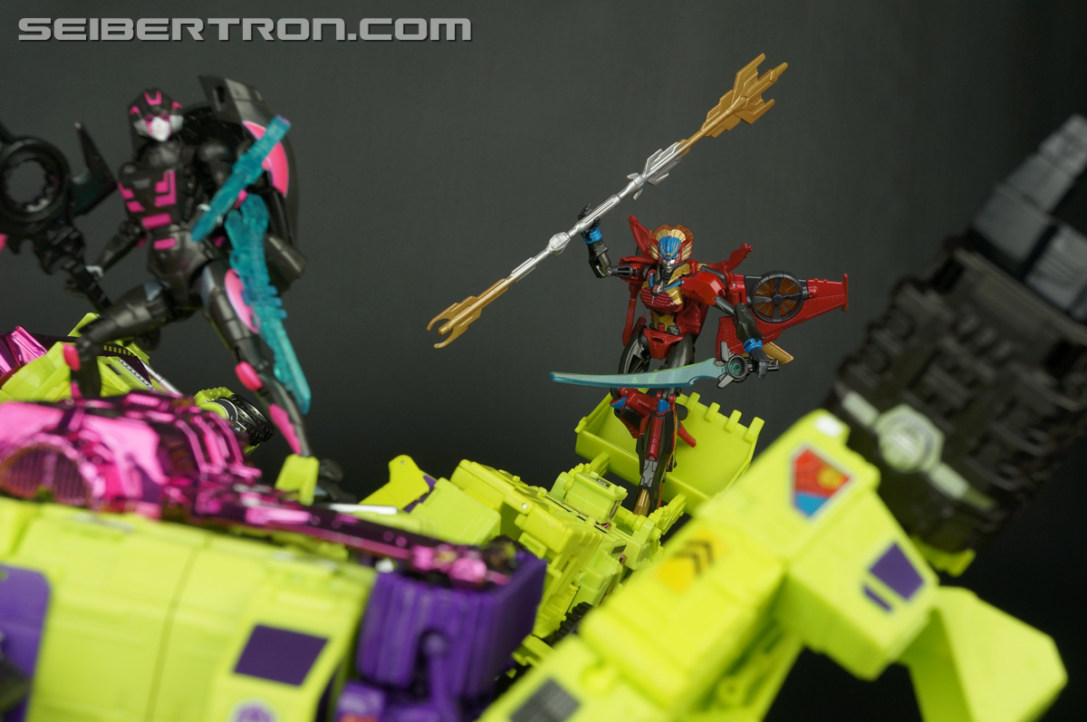 Transformers Comic-Con Exclusives Combiner Hunters Windblade (Image #121 of 123)