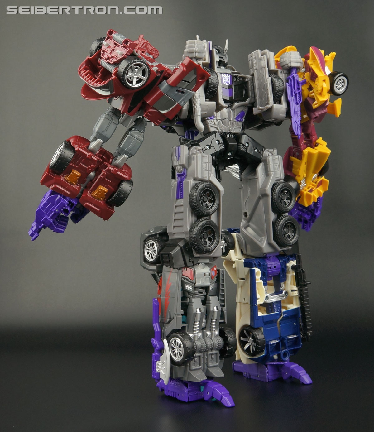 Трейлер мегазавр. Transformers Combiner Wars Menasor. Менасор Legacy. Трансформеры Легаси Менасор. Transformers Menasor Toys.