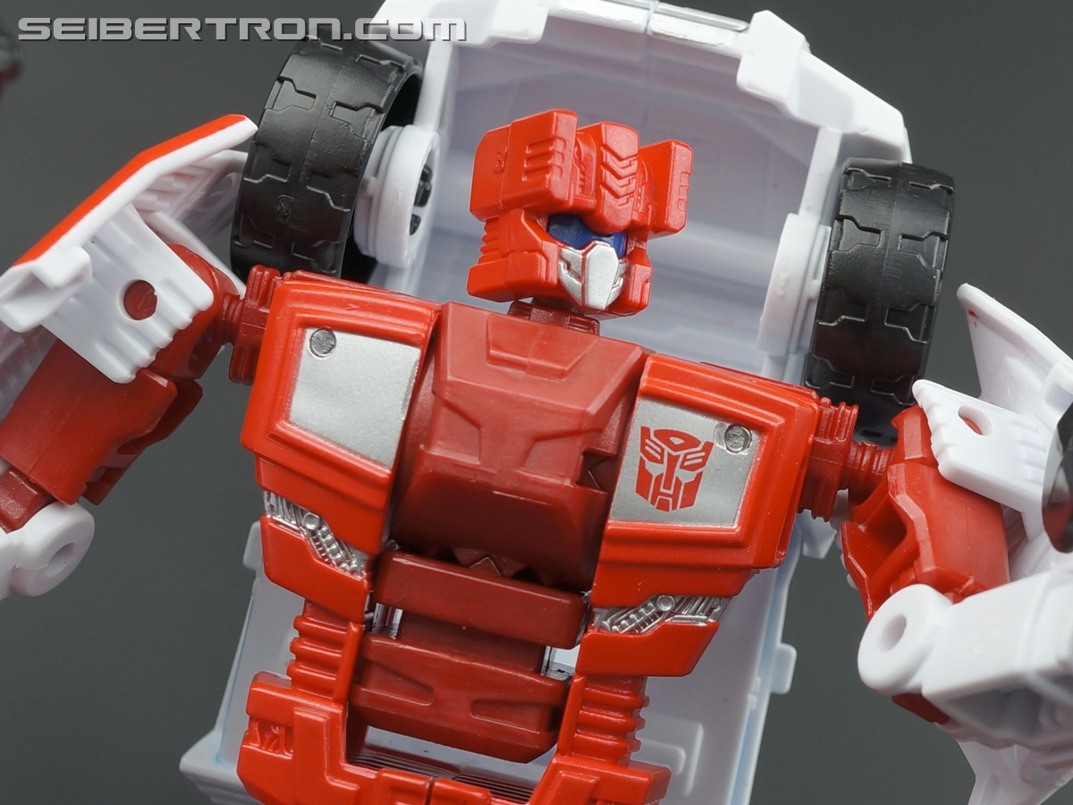 Transformers Generations Combiner Wars First Aid (Image #96 of 137)