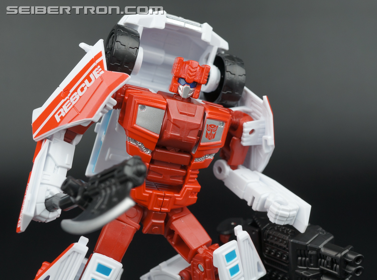 transformers first aid combiner wars