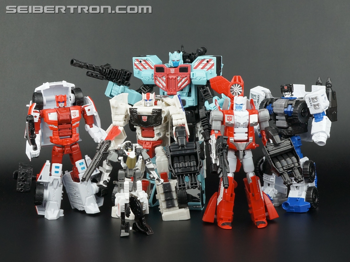 Transformers Generations Combiner Wars First Aid (Image #132 of 137)