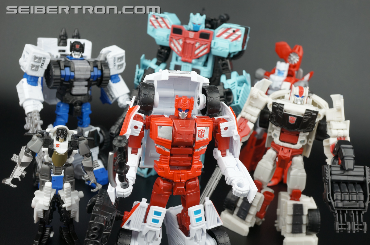 transformers first aid combiner wars