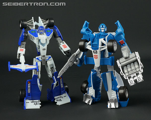 B3059 Hasbro Transformers Combiners Wars Generations Autobot Mirage w/Comic Book