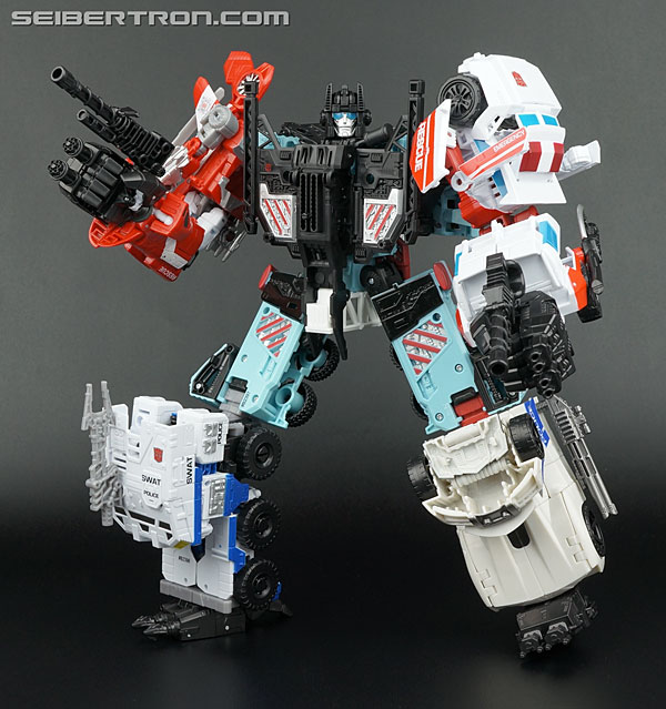 transformers combiner wars defensor toy