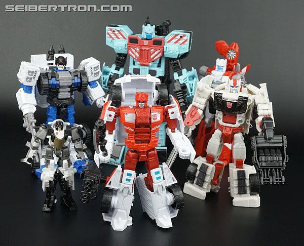 transformers first aid combiner wars