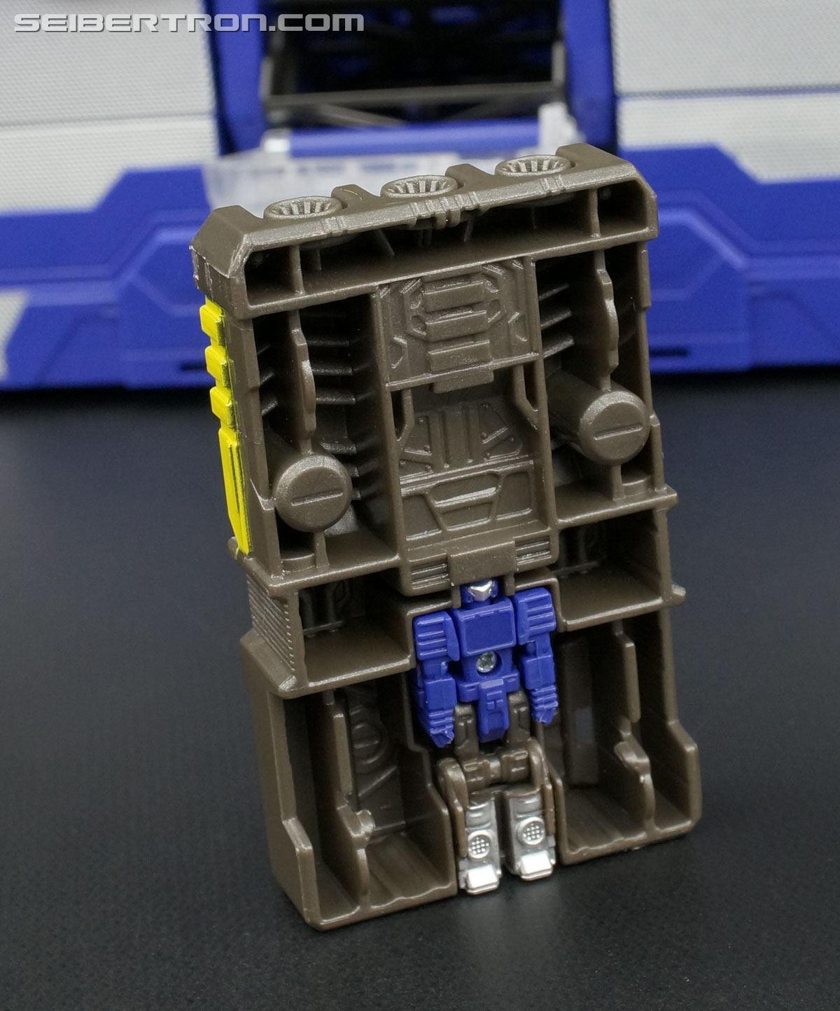 transformers soundwave titans return