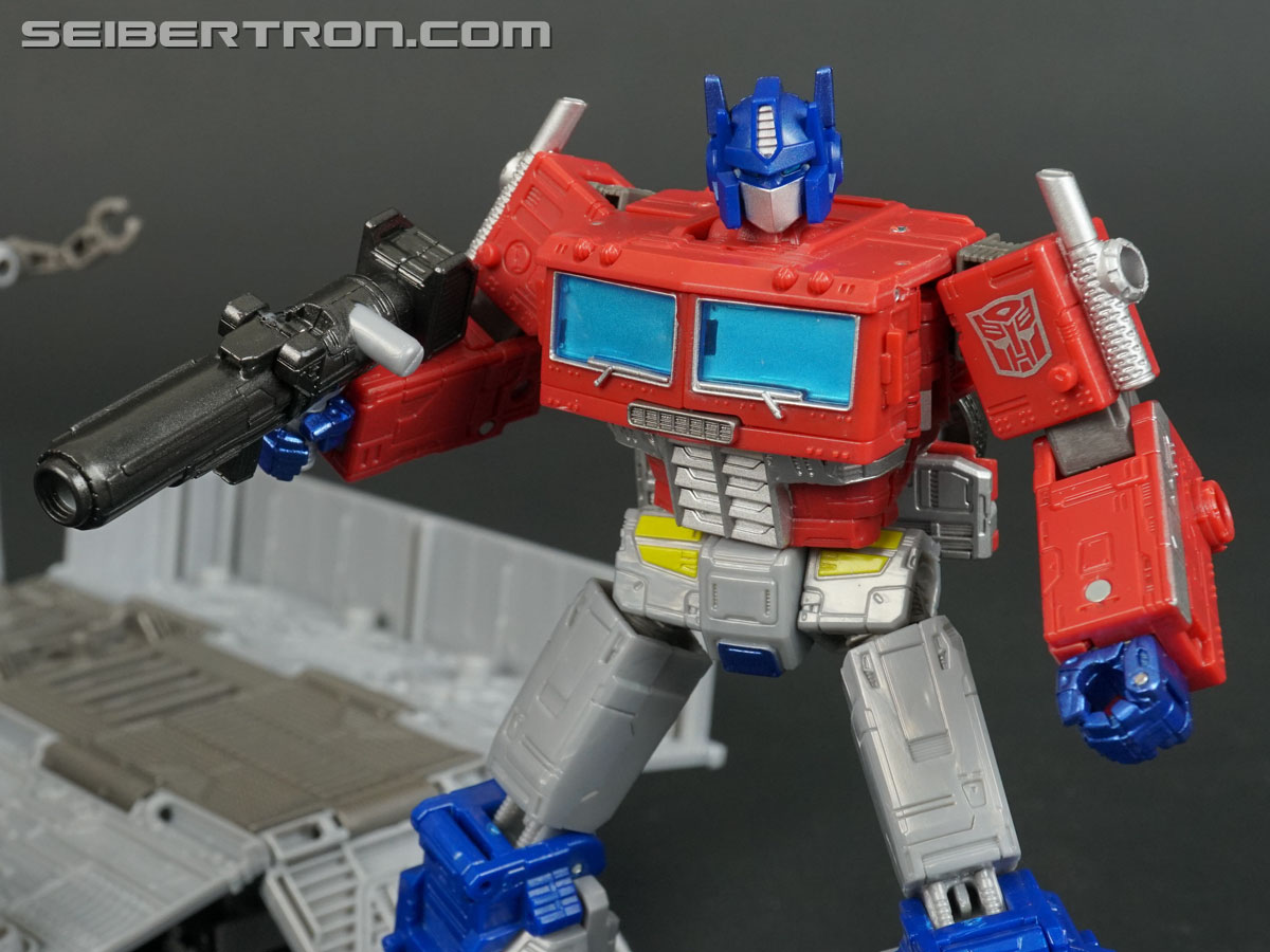 Transformers War for Cybertron: Earthrise Optimus Prime Toy Gallery ...