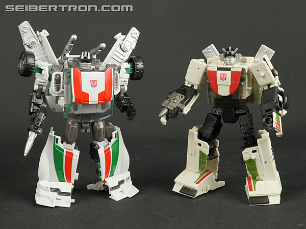 Transformers News: New Gallery: Deluxe WHEELJACK from Transformers War for Cybertron Earthrise