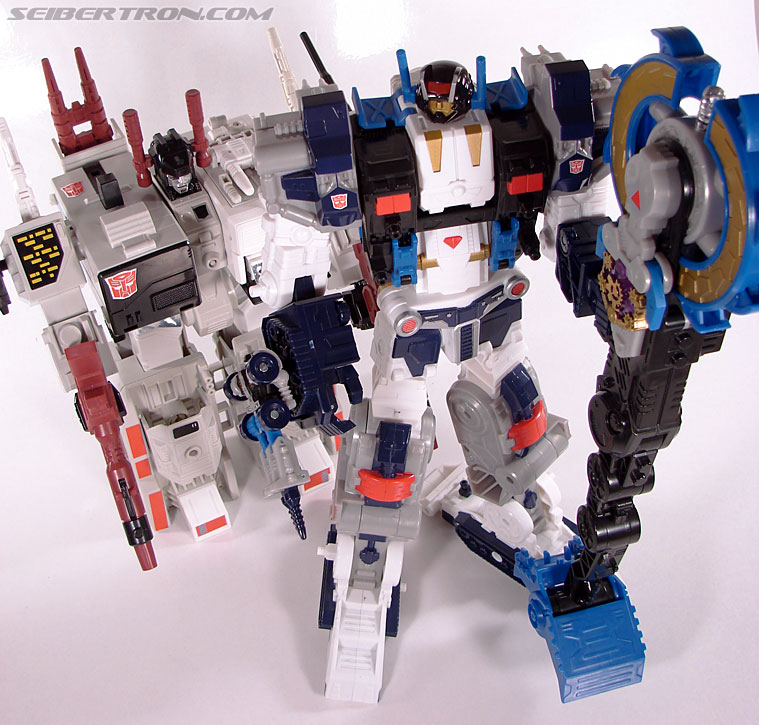 Transformers Cybertron Metroplex (Megalo Convoy) (Image #173 of 192)